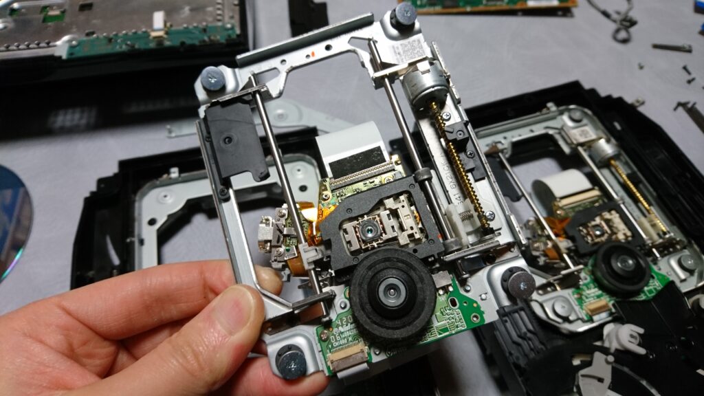 異音の出る初代PS3のドライブユニット修理　ピックアップレンズユニット交換