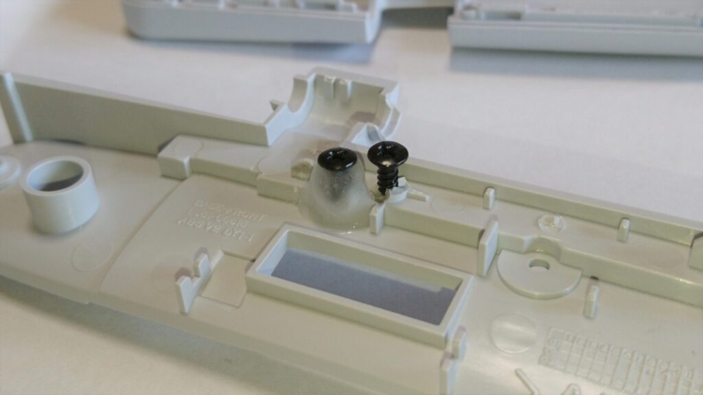 PSoneモニターヒンジ固定部分の修理！　プラリペアを使用しネジ穴を再生