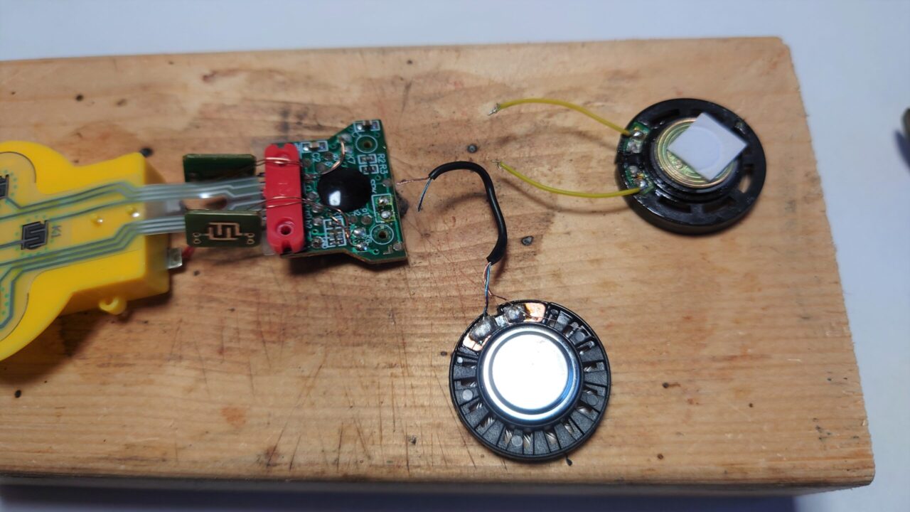 スピーカーに異常がある幼児のおもちゃを修理！（100均のイヤホンから