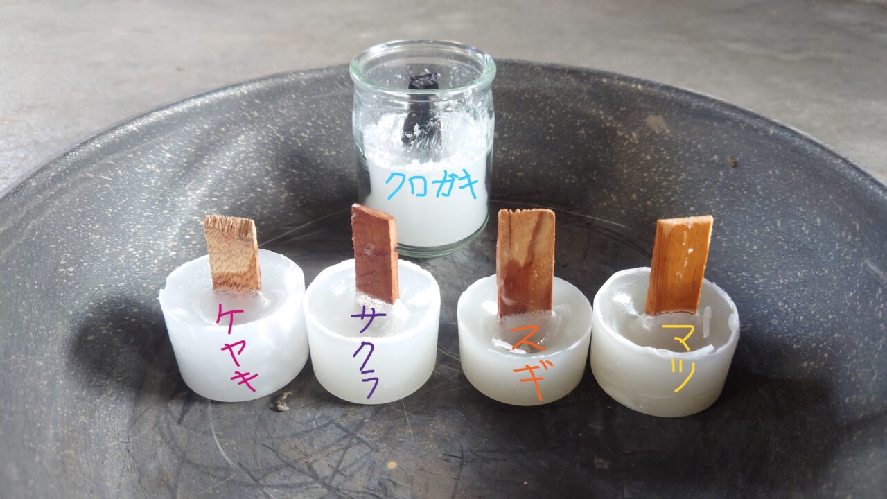 5種類のウッドウィックキャンドルが完成。右から『米松？』、『杉』、『桜』、『欅』、『黒柿』の木芯（ウィック）を使用。